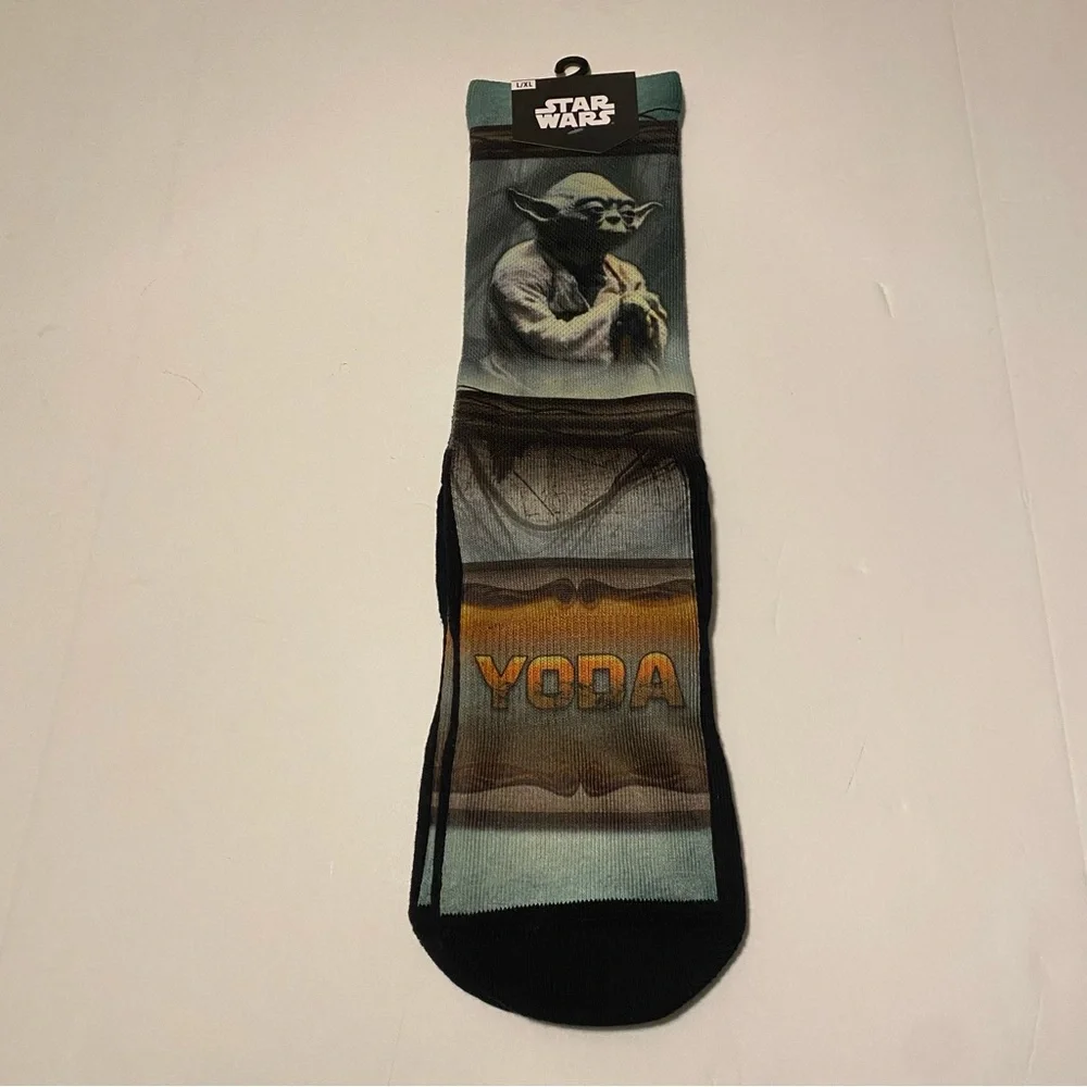 New NWT men’s Yoda Star Wars long socks L/XL black green